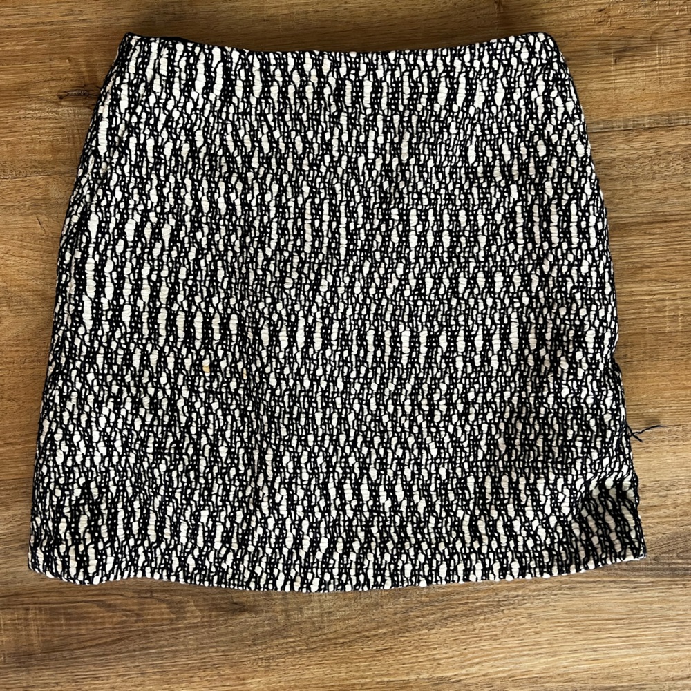 Tory Burch White/Black Mini Skirt Size 0